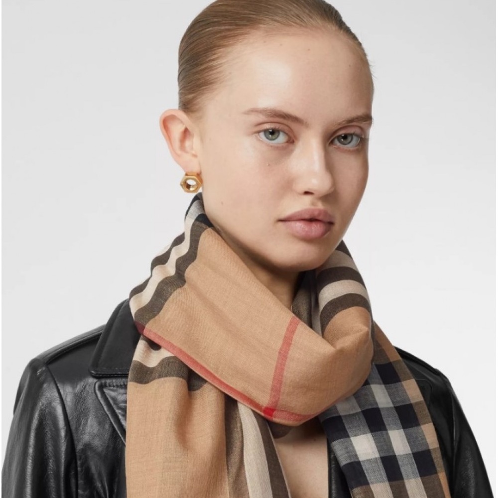 Burberry Light Weight Silk & Wool Scarf NWOT - Picture 2 of 12